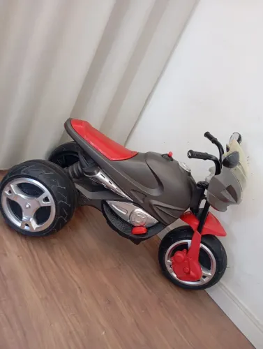 Moto infantil elétrica bandeirantes