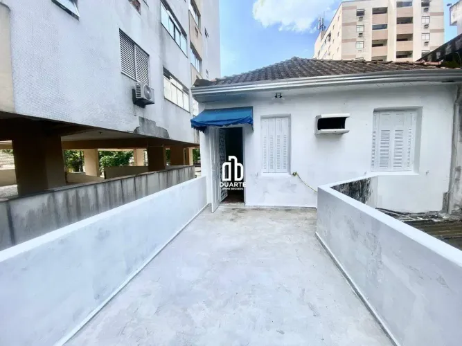 Casa para Aluguel em Santos - 6 Quartos, Quintal e Churrasqueira