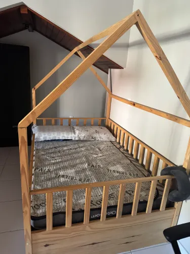Cama casinha de casal