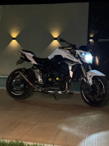 Linda moto 750