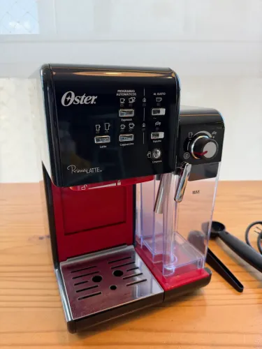 Cafeteira Oster primalatte 2 - Aceita o pó e cápsula