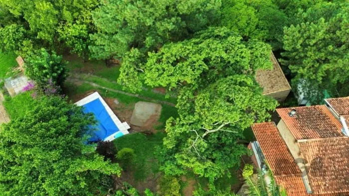 Casa com piscina e patio grande
