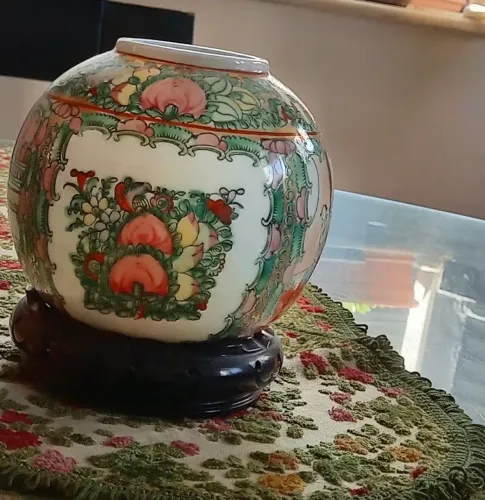 Adorno oriental em porcelana