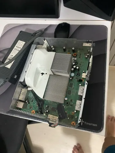 Xbox 360 sem carcaça funcionando mais fonte
