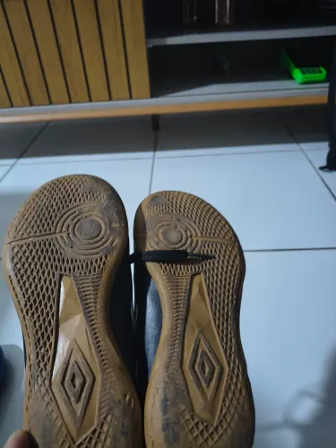 Tênis de futsal umbro 