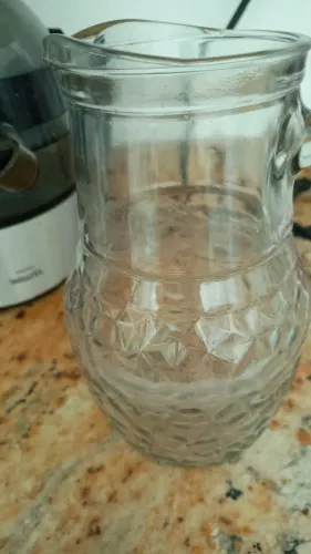 Jarra de vidro grosso trabalhado