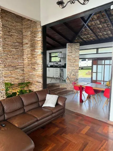 Casa à Venda ou Locação no Condomínio Parque do Engenho | 3 Quartos - 290 m²