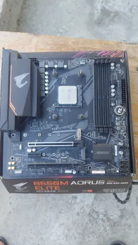 Motherboard Gigabyte B550M Aorus Elite (Socket AM4, DDR4) + Caixa Original