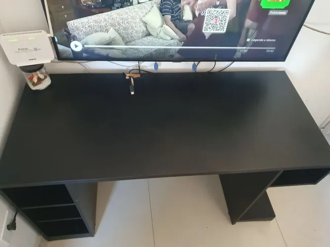 rack gamer preto com divisórias