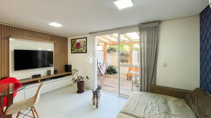 Casa com 2 suítes em condomínio fechado