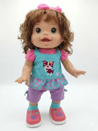 Baby Alive aprendendo a andar. Morena.