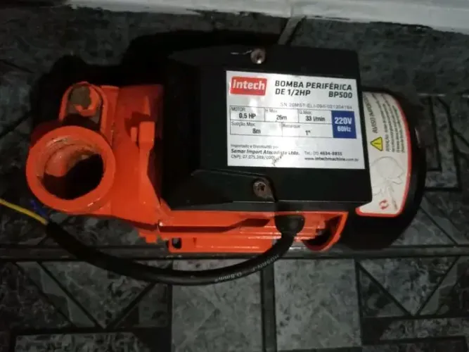 Vendo: uma bomba de d'água p reservatório...