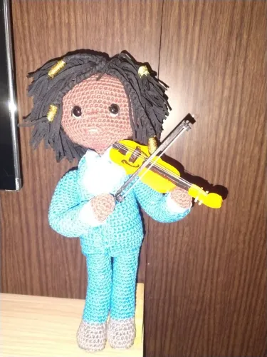 Violinista de Crochê 30cm 