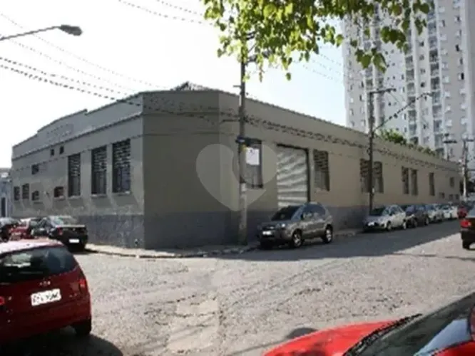GALPÃO COMERCIAL NA ÁGUA BRANCA 1.230 M² | AO LADO DA ESTAÇÃO SANTA MARINA