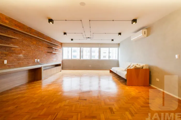 APARTAMENTO 4 DORMITORIOS SENDO 2 SUITES 5 BANHEIROS SALA 2 AMBIENTES 2 VAGAS.