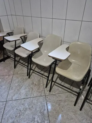 Lote com 25 carteiras - cadeiras universitárias