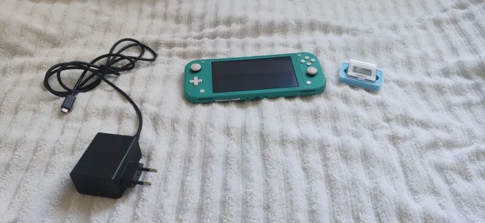 Nintendo Switch Lite + Allmiibo