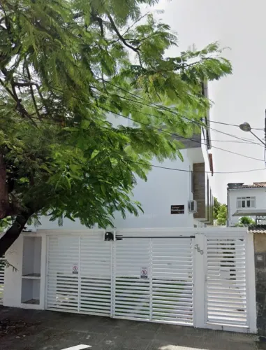 Alugo Casa Triplex com 3 quartos em Casa Caiada - Olinda - PE