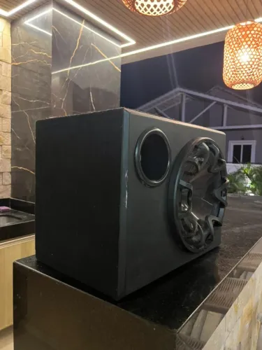 Caixa com SUB 12 Bravox (38cm Altura x 50cm Largura x 33cm profundidade)