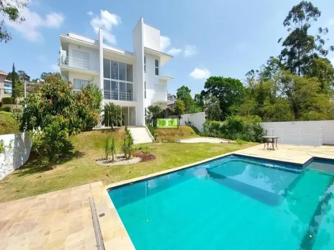 Casa mobiliada de luxo com 4 suítes e piscina em condomínio fechado na Granja Viana, São P