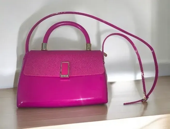 Bolsa Pétite Jolie Rosa Pink de plástico em perfeito estado 