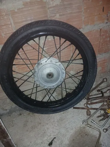 Pneu completo fan titã
