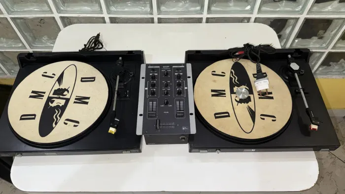 Vendo par de toca-discos e mixer usados
