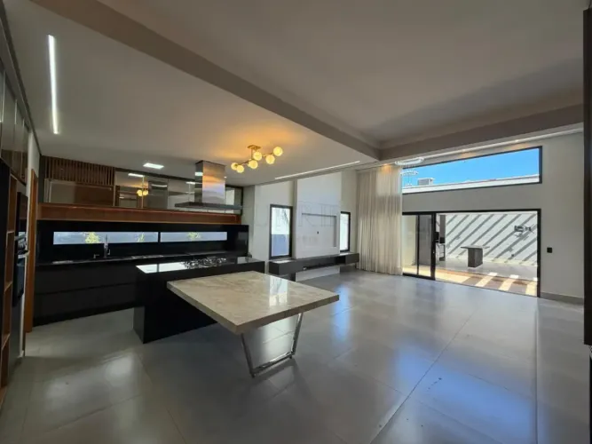 Casa à venda no condomínio Residencial Lago Sul em Bauru-SP.