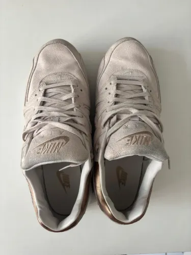 NIKE AIR MAX 