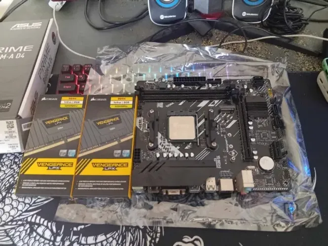 Vendo Kit AMD Processador Ryzen 5 5500 placa mae b450 dois pentes de memoria de 8 GB tota
