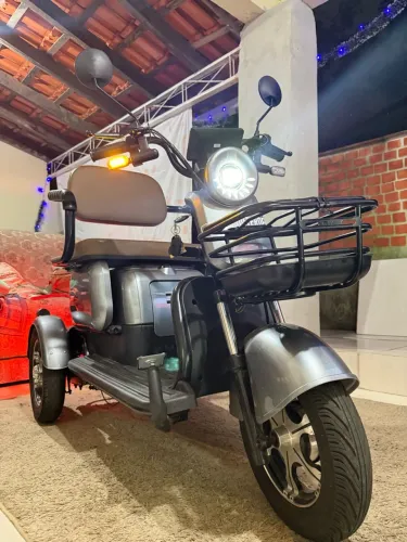 TRICICLO ELÉTRICO NOVO