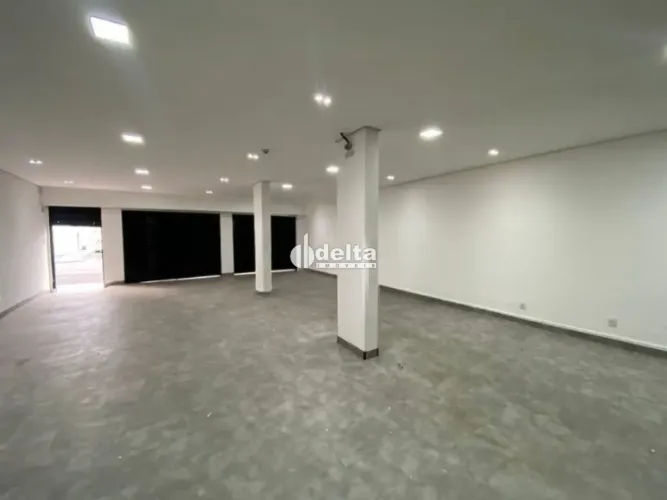 Loja disponível para locação no bairro Nossa Senhora Aparecida em Uberlândia-MG.