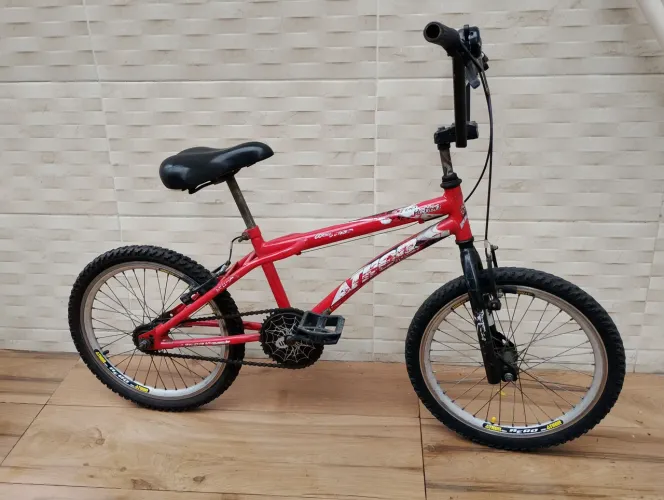 Bicicleta semi usada para criança