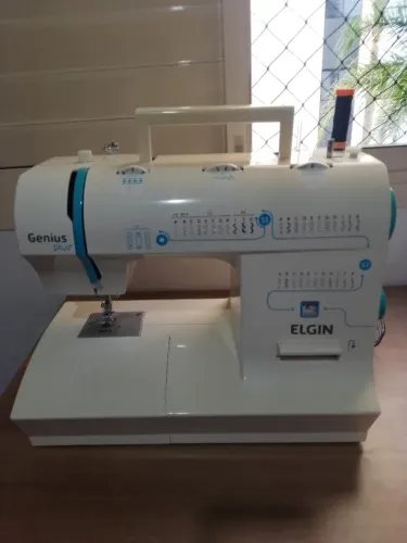 Máquina de costura elgin Genius plus