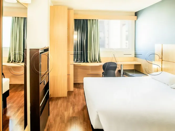 Flat 15m² no pool à venda na Savassi BH | Ibis com gestão hoteleira consolidada