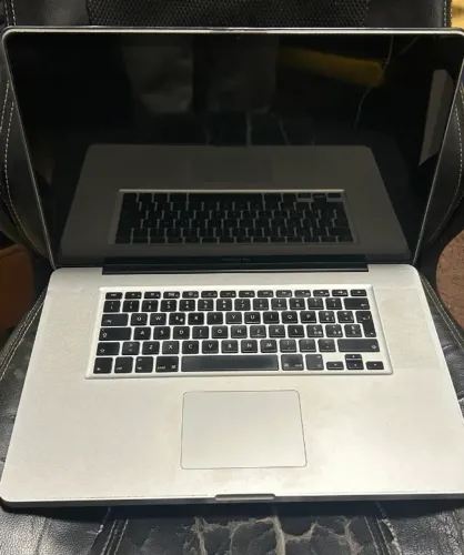 Macbook Pro 17'' 2011 i7 A1297 - Não Liga