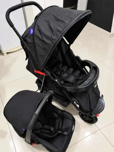 Vendo carrinho e bebê conforto