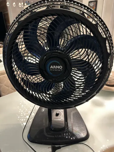 Ventilador de Mesa Arno X-Treme 7 Modelo VE70 40 cm de diâmetro 7 pás voltagem de 127V