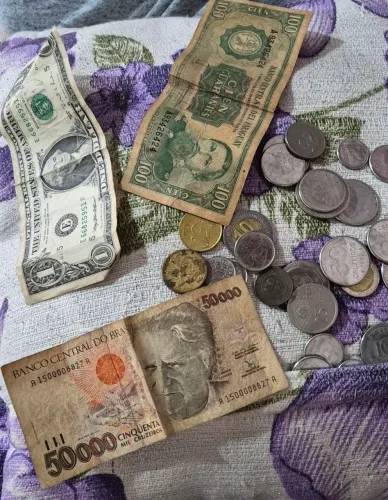 Notas e moedas antigas