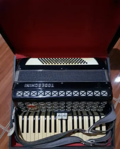 Acordeon Todeschini 80 baixos