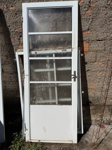 Porta alumínio com vidros 82cm largura x 2,14 altura