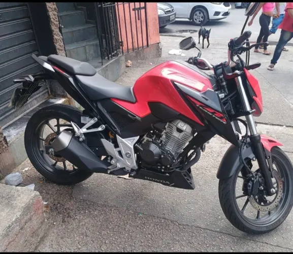 Cb Twitter 300 ABS 