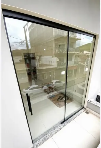 Porta de vidro blindex largura 2,00x2,10 altura NAO TEM FURAÇÃO DE PUXADOR ESTÁ COMPLETA