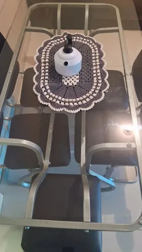 mesa com blindex de 6ml com armação em aço.