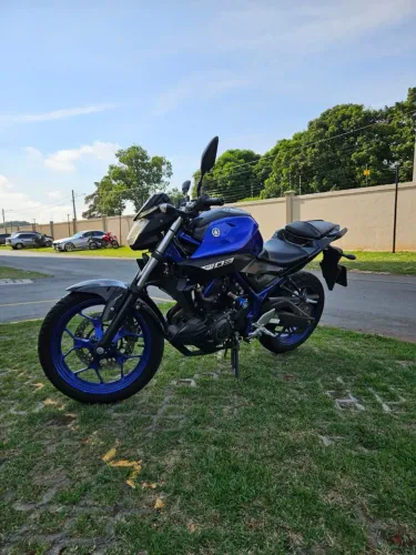 Moto Yamaha MT03