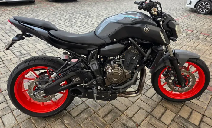 Vendo MT 07 22/23 com apenas 11 mil km rodados 