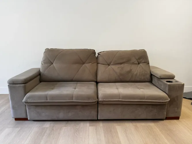 Sofá Cama 4 lugares com carregador embutido 