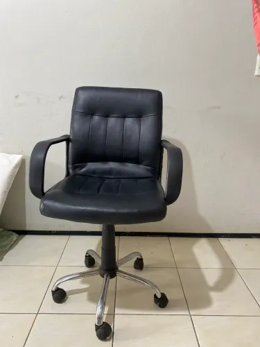 Cadeira de couro pra escritório