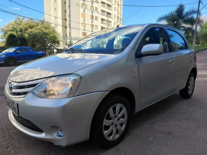 Toyota Etios XS 1.3 Flex 16V 5P Mec. 2013