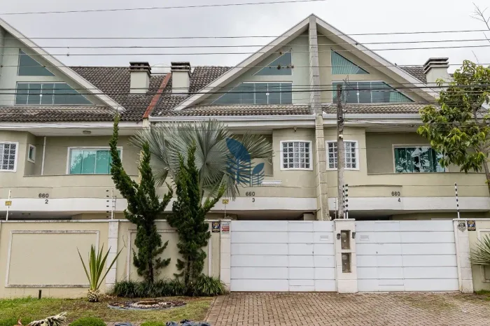 Sobrado à venda no Água Verde
